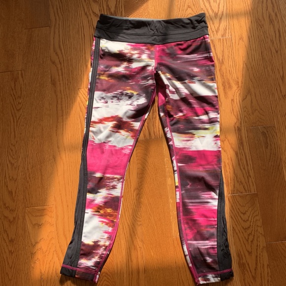 Lululemon cropped leggings size 6 - Picture 3 of 5